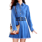Vestido vaquero plisado con dobladillo sin rematar